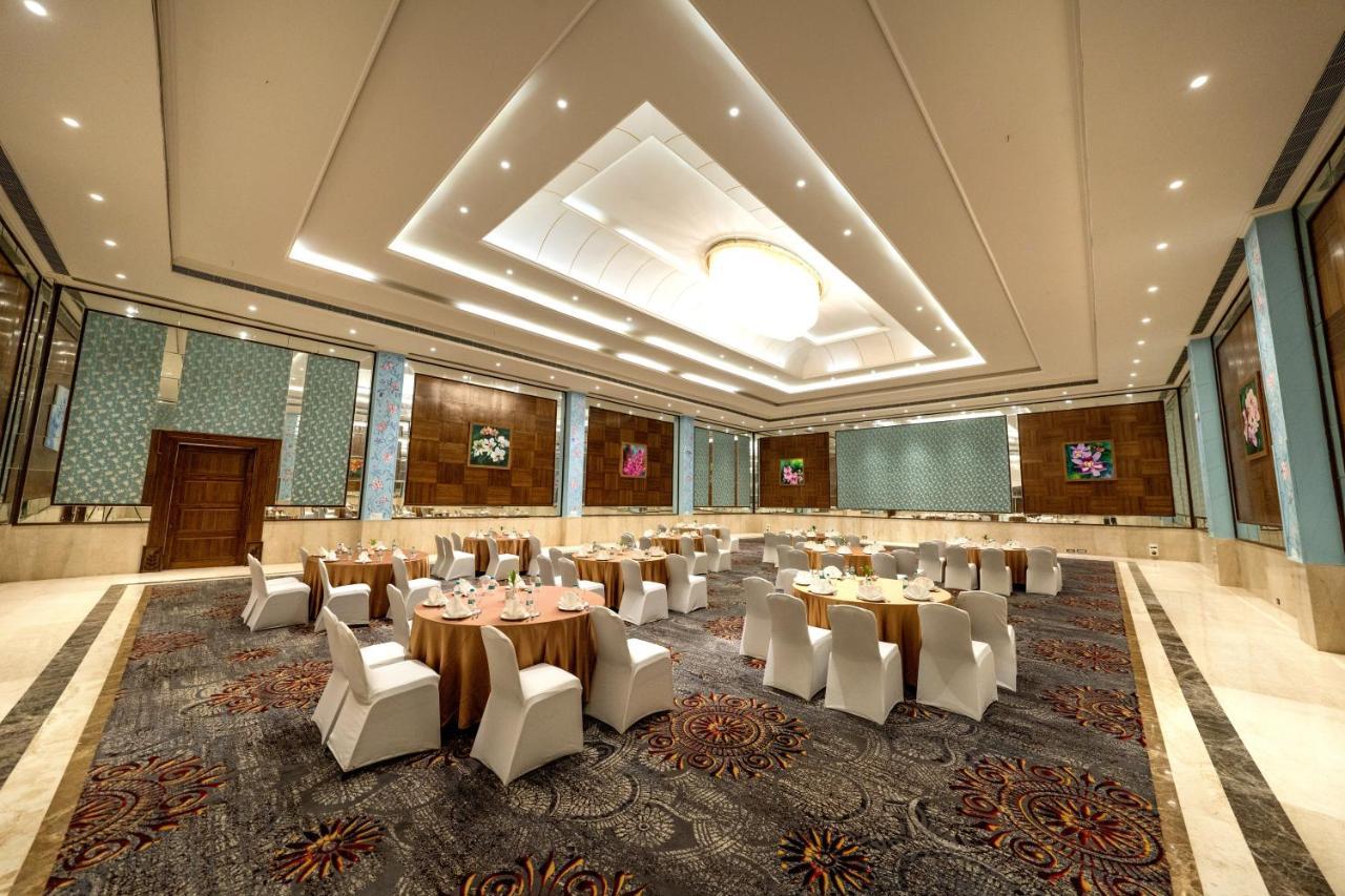 Naya Raipur Fairway Golf & Lake Resort المظهر الخارجي الصورة